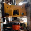 济南巨能1600吨框架液压机。有效台面2.5X4米。开口2米.