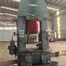 1600吨框架液压机出售，工作台面700X750毫米，油缸行.