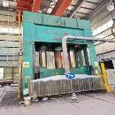 无锡2000吨液压机，台面2.4米3.8米，开口2.5米，油缸.